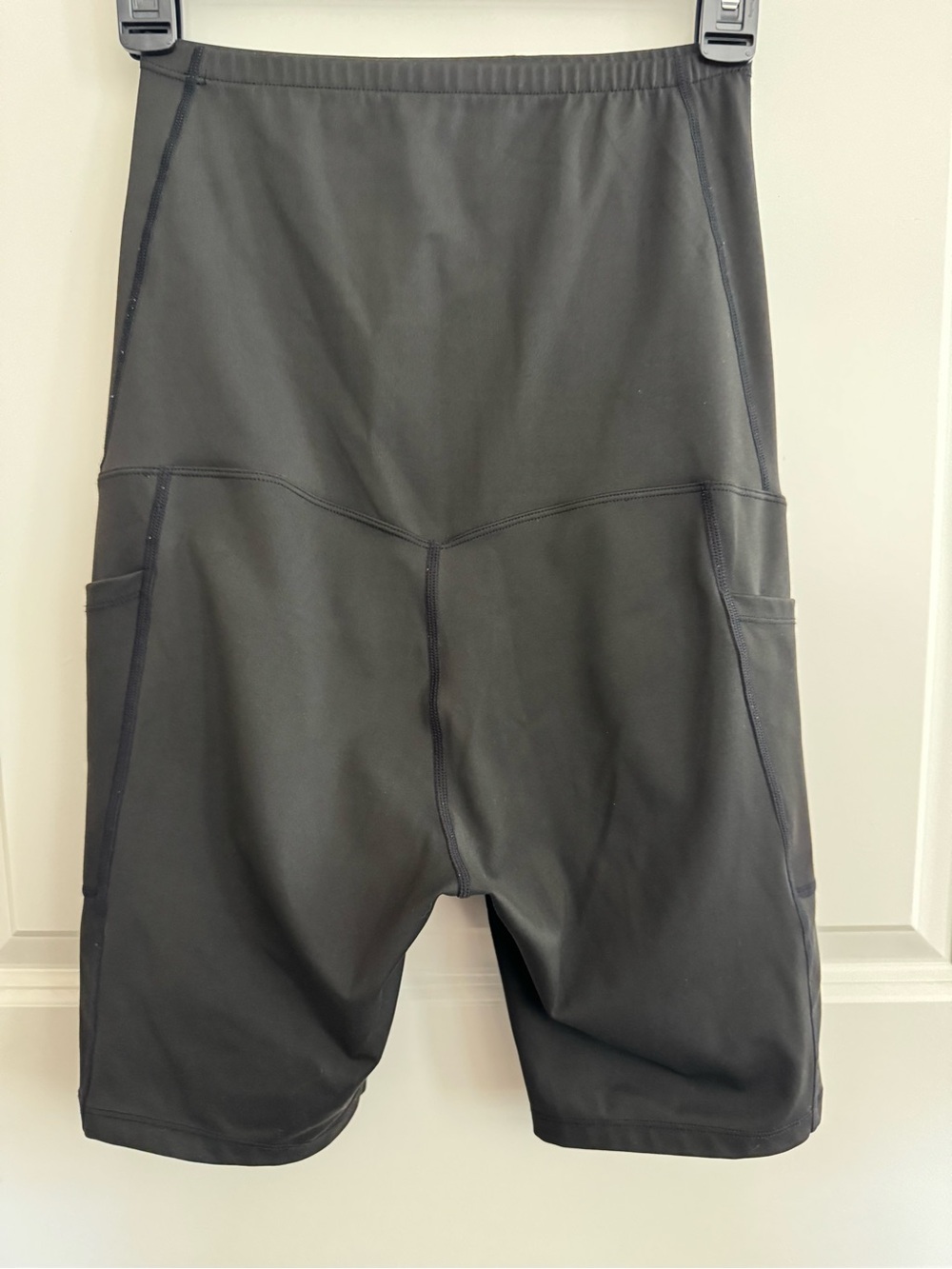 Poshdivah-High-Waist Black Maternity Shorts - Picture 2 of 5